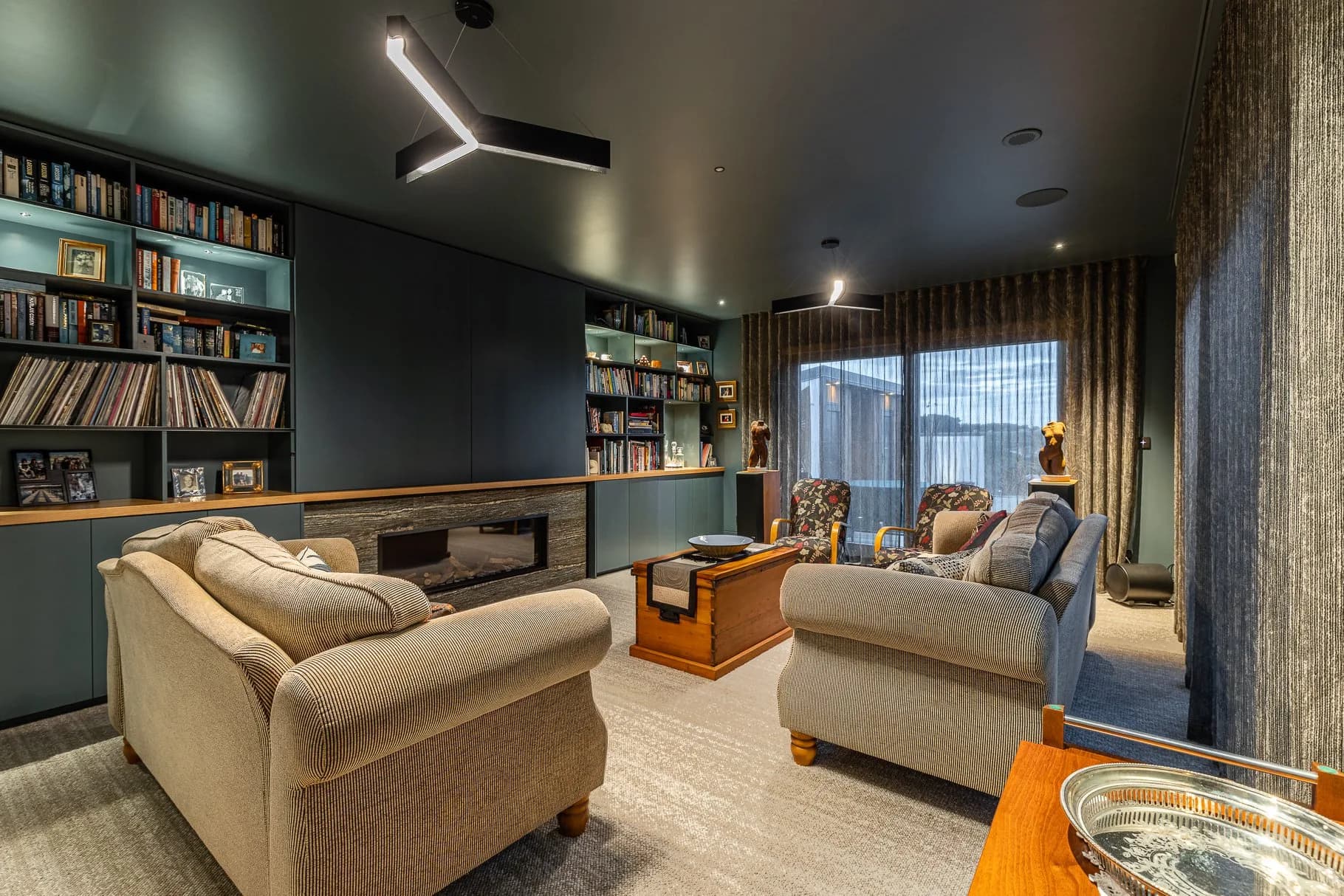 lounge dark